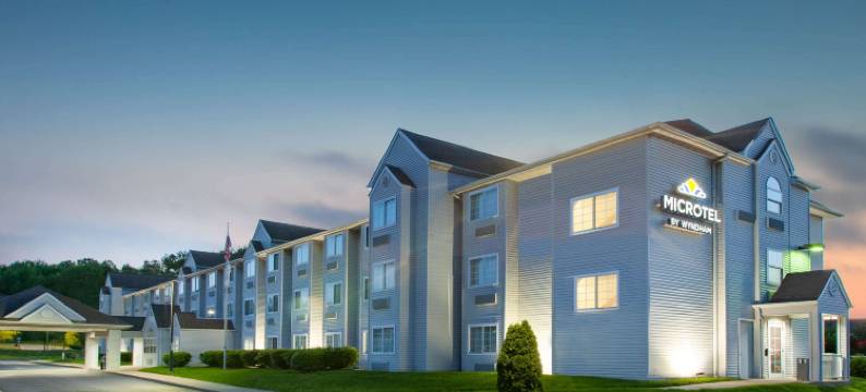 匹兹堡机场麦客达套房酒店(Microtel Inn & Suites by Wyndham Pittsburgh Airport)图片