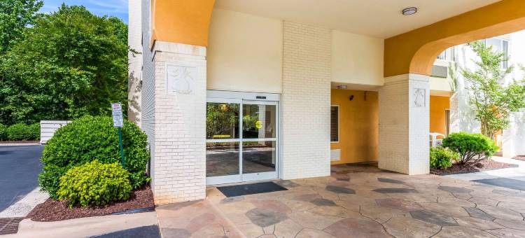 亨特斯维尔凯艺酒店-近诺曼湖(Quality Inn Huntersville Near Lake Norman)图片