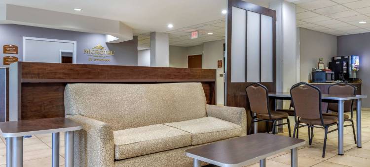 西尔瓦迪尔斯伯勒区麦客达套房酒店(Microtel Inn & Suites by Wyndham Sylva Dillsboro Area)图片