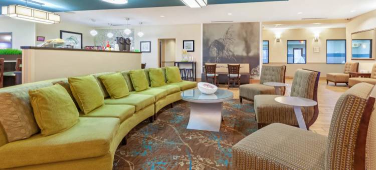 拉昆塔温德姆套房酒店南本德圣母大学区(LaQuinta Suites by Wyndham South Bend Notre Dame Area)图片