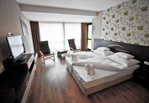 Ezüsthíd Hotel Hotel Overview