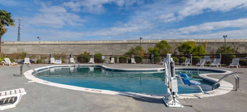 品质酒店岩石丘东北I-77(Quality Inn)图片