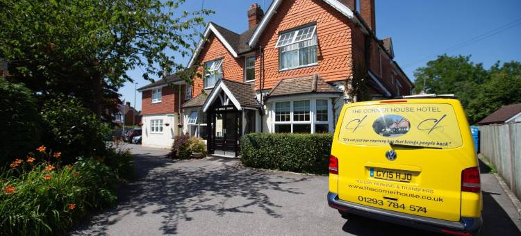 盖特威克角落之家酒店(Corner House Hotel Gatwick with Bookable Holiday Parking)图片