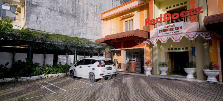 RedDoorz Plus-弗洛伦斯·隆班·托宾路-西博尔加(RedDoorz Plus @ Jalan FL Lumban Tobing Sibolga)图片