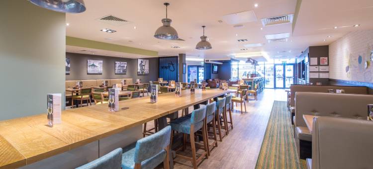 贝辛斯托克镇中心普瑞米尔酒店(Premier Inn Basingstoke Town Centre)图片