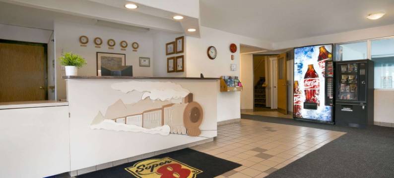 雷夫尔斯托克速8酒店(Super 8 by Wyndham Revelstoke BC)图片