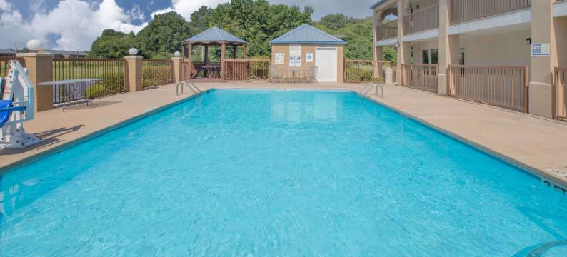 派恩布拉夫戴斯套房酒店(Days Inn & Suites by Wyndham Pine Bluff)图片