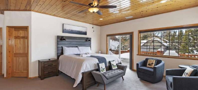 Avantstay的禅宗洞穴中大熊理想位置的娱乐之家配有热水浴缸(Zen Den by AvantStay Entertainers Home in Ideal Big Bear Location w Hot Tub)图片