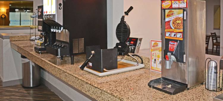 东锡拉丘兹品质酒店和套房 - 运载人圆圈(Quality Inn & Suites East Syracuse - Carrier Circle)图片