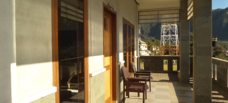 Family 4 Pax Near Cafe Lava Rst. Bromo图片