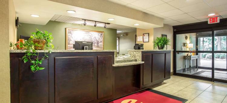 艾肯南克拉丽奥酒店及套房(Clarion Inn & Suites Aiken South)图片