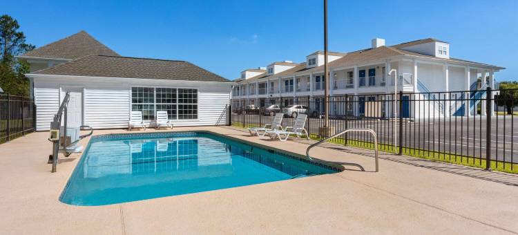 佐治亚洲不伦瑞克温德姆呗盟酒店(Baymont by Wyndham Brunswick GA)图片