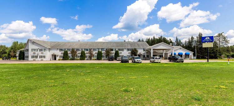 塔夸梅侬村美洲佳值酒店(Americas Best Value Inn Tahquamenon Country)图片