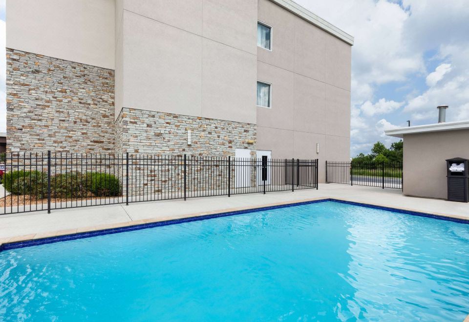 La Quinta Inn & Suites by Wyndham CullmanHotel Overview