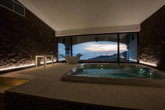 Hotel Lido Degli Spagnoli Wellness & Spa Over view