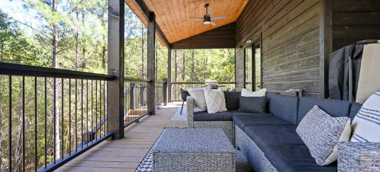 Secluded Luxury Couples Cabin with Hot Tub图片