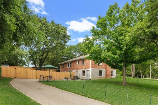 East Nashville Studio, private entrance and yard , 10 min to downtown