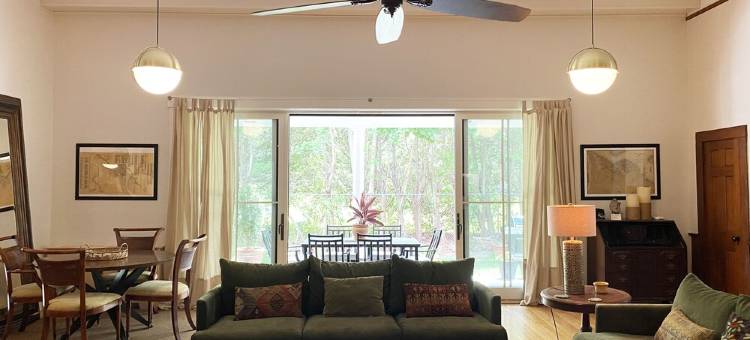 3500 SF Original School transformed into an artful,  gorgeous village home, yard图片