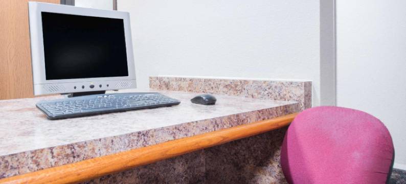 艾奥拉温德姆速8酒店(Super 8 by Wyndham Iola KS)图片