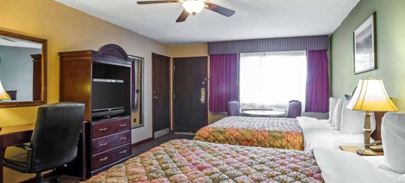 卡梅伦帕克诗格尔斯普林斯凯艺套房酒店(Quality Inn & Suites Cameron Park Shingle Springs)图片