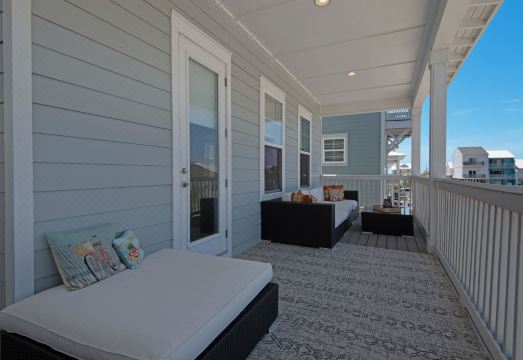 Latitude Adjustment 4 Bedroom Home by Redawning Hotel Overview