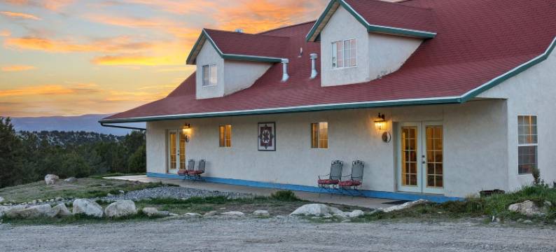 风行者家园的蒂潘诺戈斯#1牧场小屋(Ranchette Ponderosa - the Timpanogos #1 at Wind Walker Homestead)图片