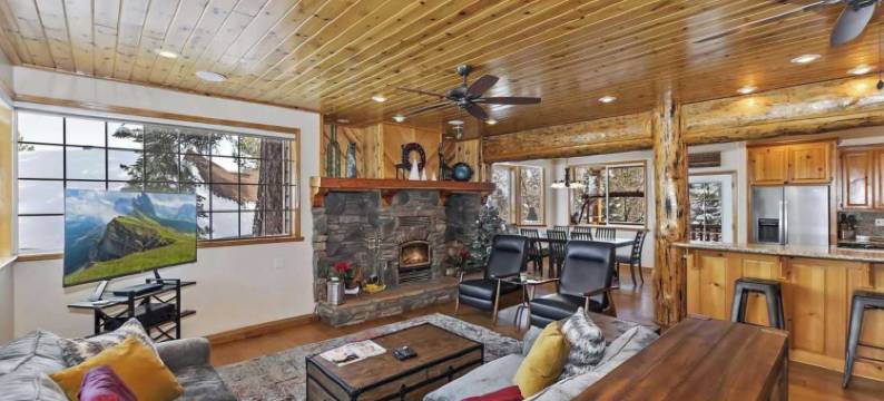 Avantstay的禅宗洞穴中大熊理想位置的娱乐之家配有热水浴缸(Zen Den by AvantStay Entertainers Home in Ideal Big Bear Location w Hot Tub)图片