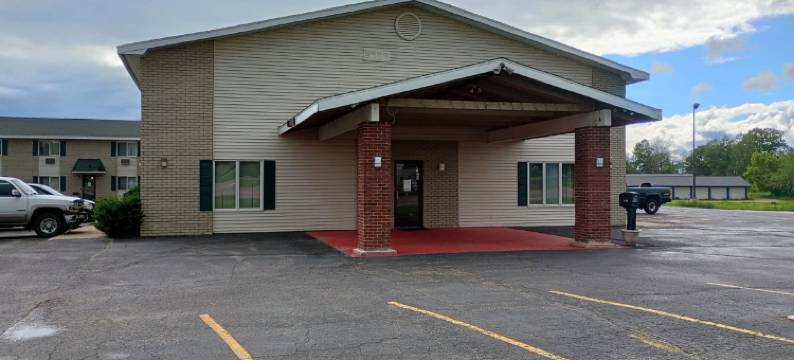 铁山酒店及套房(Super 8 by Wyndham Iron Mountain)图片