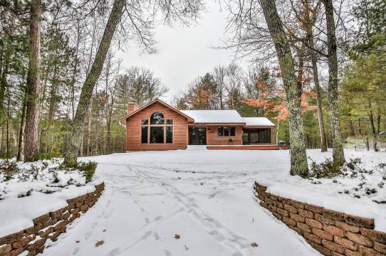 Spacious Screened Porch and Cozy Fireplace - Inviting Northwoods Retreat
