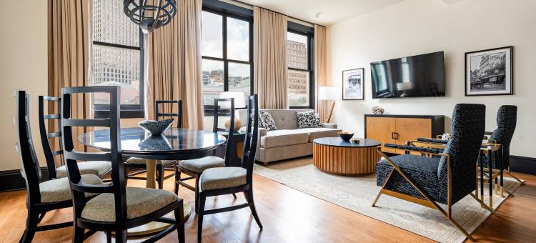 四卧室团体空间 波本街 可容纳16人 公寓 | 梅费尔(4BR Group Space for 16 Near Bourbon St | The Mayfair)图片