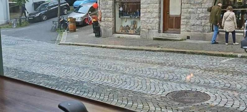 位于布罗松德中心！设备齐全的三卧室公寓(In the Heart of Brosundet! Fully equipped 3 Bed Room Ap)图片