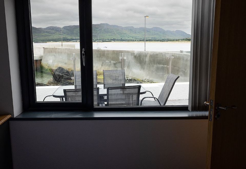 Pierside Apartments Deluxe Accommodation Hotel Overview