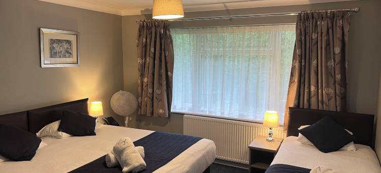 盖特威克角落之家酒店(Corner House Hotel Gatwick with Bookable Holiday Parking)图片