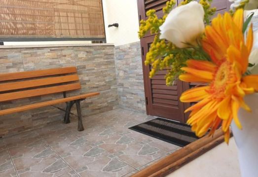 Mono Rosso Hotel Overview