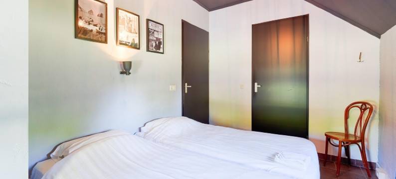 阿斯滕高尔夫球场上的大气乡村别墅(Atmospheric Country House in Asten on a Golf Course)图片