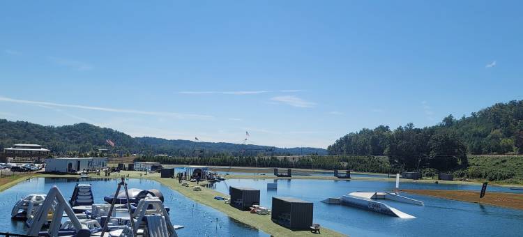 舒适酒店及套房卡特斯维尔 - 埃默森湖点(Comfort Inn & Suites Cartersville - Emerson Lake Point)图片