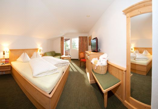 Schi- Und Wanderhotel BerghofHotel Overview