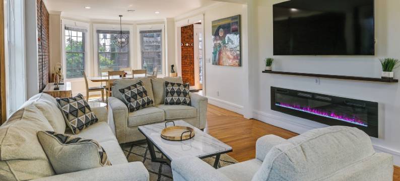 现代科霍斯度假屋，配有电壁炉！(Contemporary Cohoes Retreat w/ Electric Fireplace!)图片