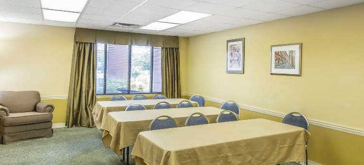 卡莱拉I-65出口231号凯艺酒店(Quality Inn Calera I-65 Exit 231)图片