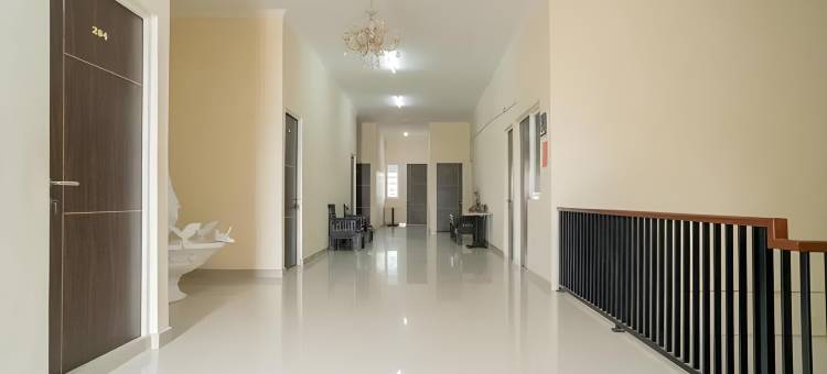 红多兹酒店@泗水苏科马马农格尔(RedDoorz at Sukomanunggal Surabaya)图片