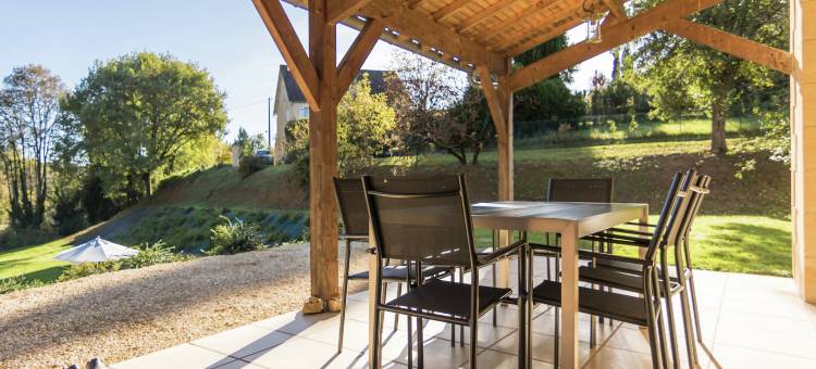 Poolside Luxury Villa in Montignac图片