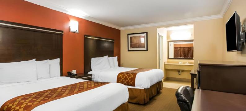 罗德威套房酒店-科罗娜(Rodeway Inn & Suites Corona)图片