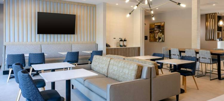 坎顿里弗斯通公园大道万枫酒店及套房(Fairfield Inn & Suites Canton Riverstone Parkway)图片