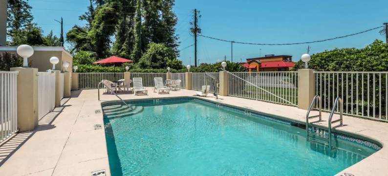 伊克诺套房酒店(Econo Lodge Inn & Suites)图片