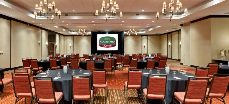 韦恩堡市区格兰德韦恩会展中心万怡酒店(Courtyard Fort Wayne Downtown at Grand Wayne Convention Center)图片