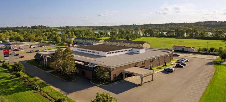 弗雷德里克顿华美达酒店(Ramada by Wyndham Fredericton)图片