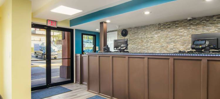 蒙罗维尔匹兹堡罗德威套房酒店(Rodeway Inn & Suites Monroeville-Pittsburgh)图片