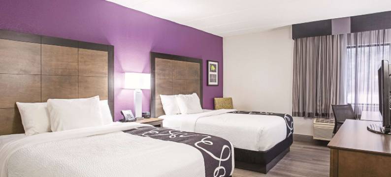 巴尔的摩北怀特马什拉昆塔温德姆套房酒店(La Quinta Inn & Suites by Wyndham Baltimore N / White Marsh)图片