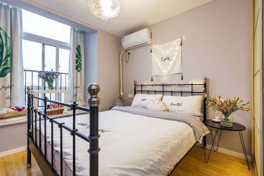 星期八(重庆十佳)民宿(渝新路分店)