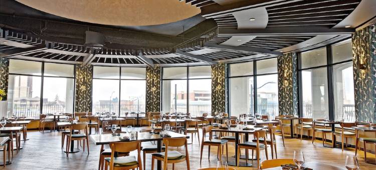 希尔顿尼亚加拉瀑布/瀑布景观套房酒店(Hilton Niagara Falls/ Fallsview Hotel and Suites)图片